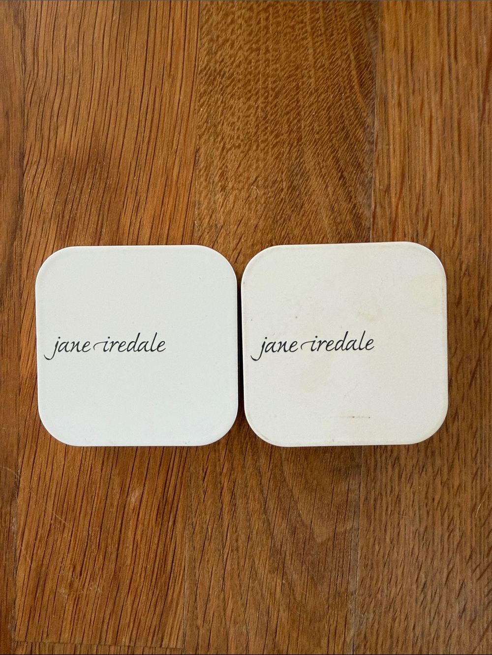 jane iredale White Rounded Square Wall Accent